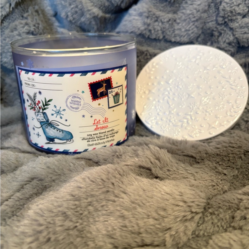 Bath & Body Works Let It Snow Candle - Light Blue